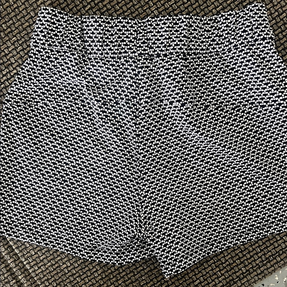 lululemon athletica Black and White Athletic Shorts - Picture 3 of 3